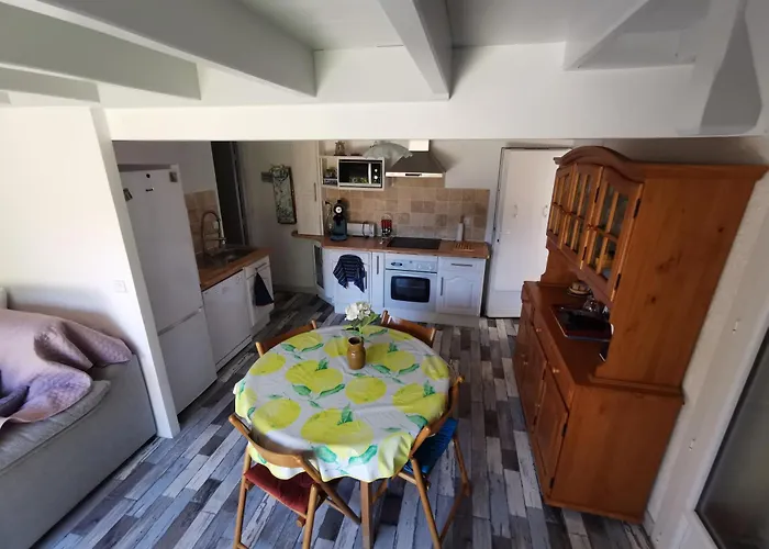 Petite Maison à 300 M De La